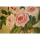Róże w glinianym wazonie